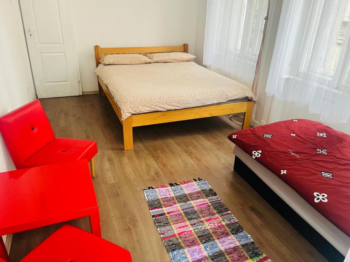 East Point Hostel Budapest Bagian luar foto