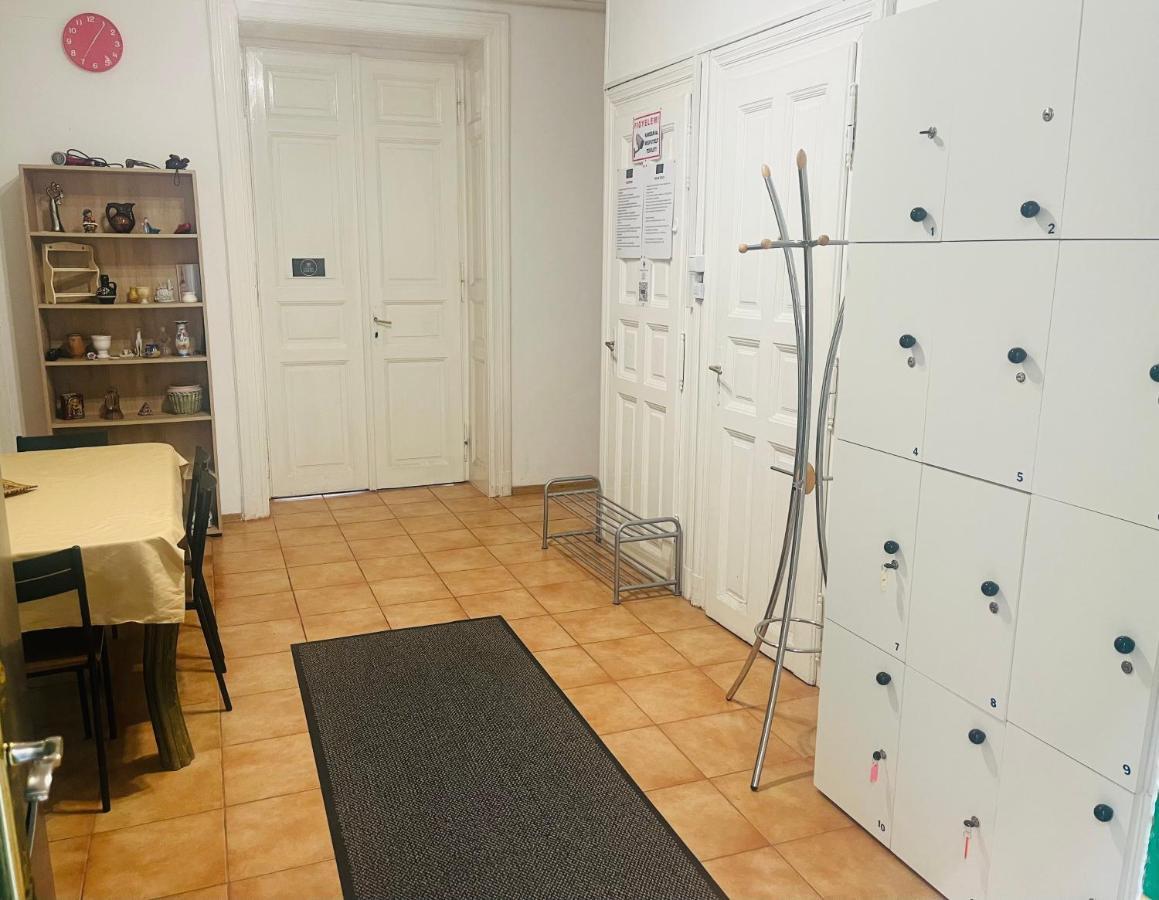 East Point Hostel Budapest Bagian luar foto